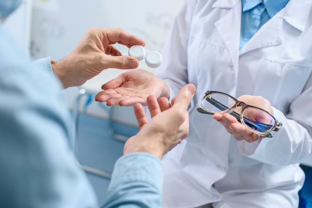 Should I Switch From Glasses to a Contact Lens Prescription?